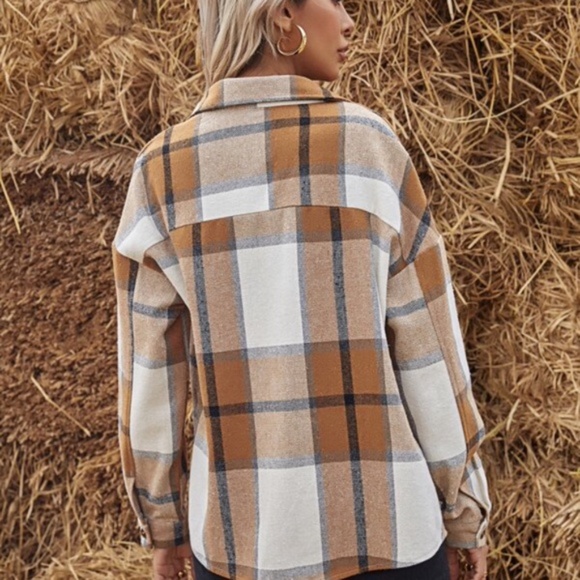 Plaid Khaki Tan pocket button up shacket Top Oversized - Picture 11 of 11